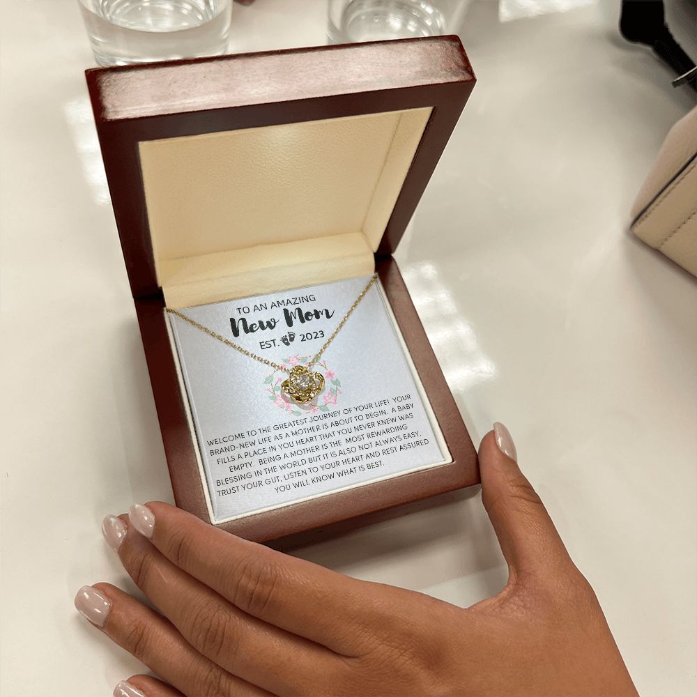 To An Amazing New Mom Love Knot Necklace Circle Flower